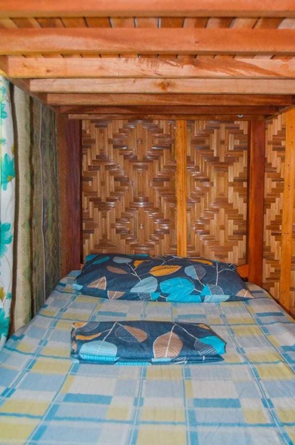 Titanic'S Nipa Hut Vandrehjem Moalboal Eksteriør billede